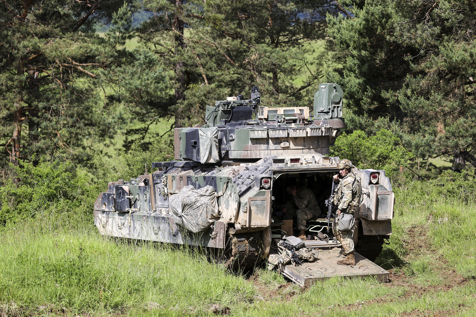 Легкие танки от США. Главное о боевых машинах Bradley и получит ли их Украина